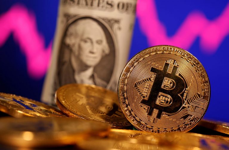 لماذا يمكن أن ينخفض البيتكوين إلى أقل من 60 ألف دولار