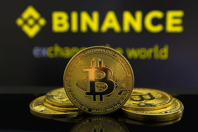 تشتري Binance الانخفاض مضيفةً أكثر من 43 ألف بيتكوين إلى المحفظة