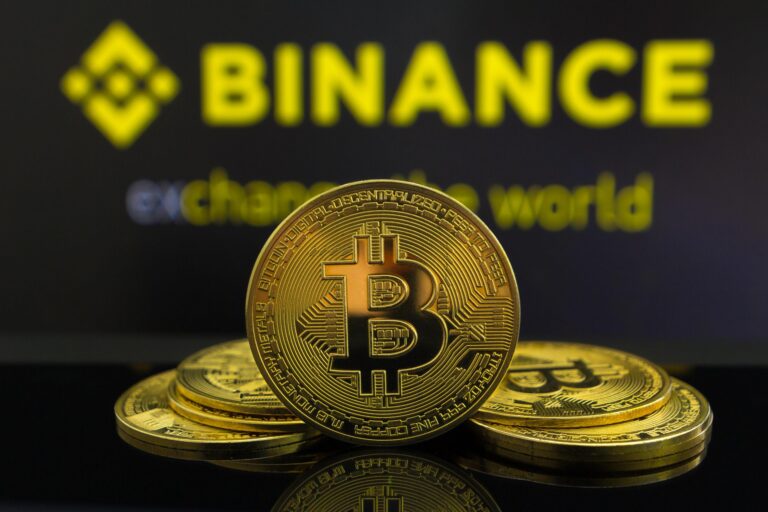 تشتري Binance الانخفاض مضيفةً أكثر من 43 ألف بيتكوين إلى المحفظة