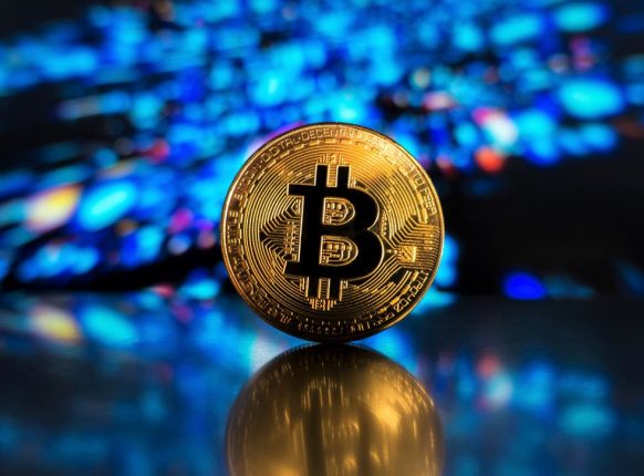 لماذا يمكن أن تصل عملة البيتكوين إلى 90 ألف دولار بنهاية عام 2022