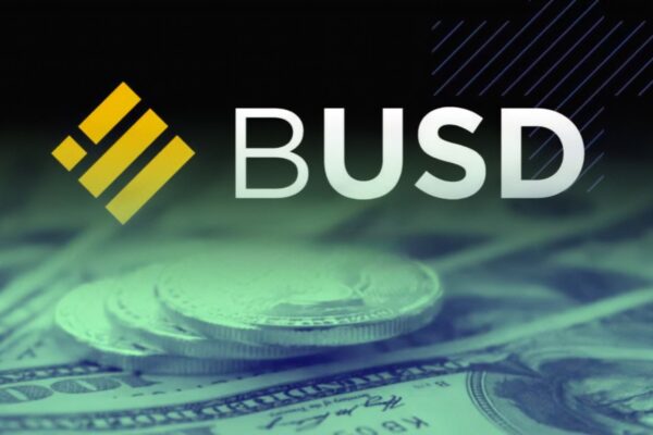 انخفاض سعر BNB إلى أقل من 300 دولار نتيجة المشاكل القانونية ل BUSD