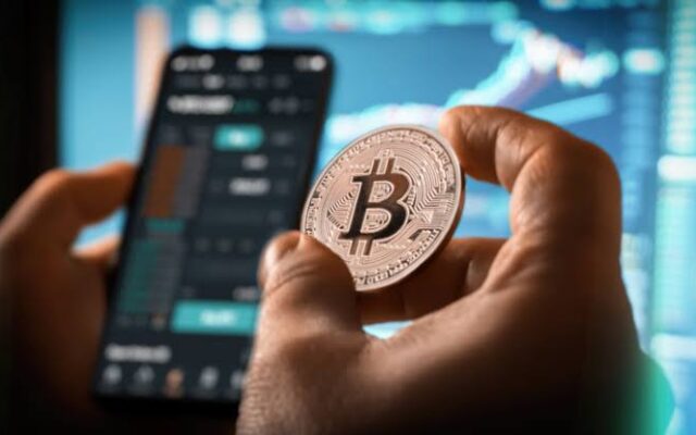 ما الذي يحدد سعر عملة البتكوين | وما هي المخاطر والتحديات؟