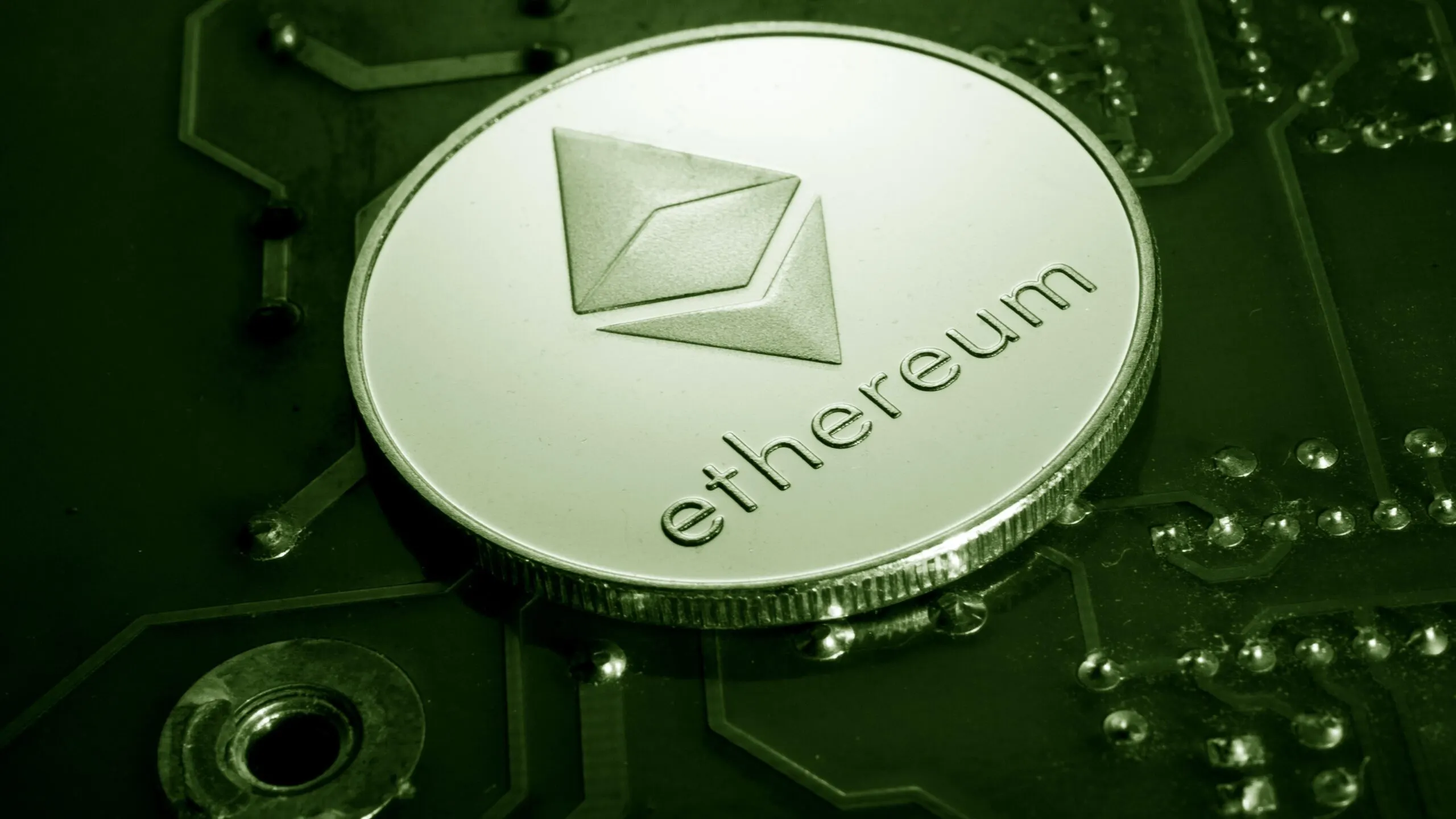 ما هي توقعات سعر الإيثريوم مع تفاؤل السوق بإمكانية وصول البيتكوين إلى سعر 200 ألف دولار