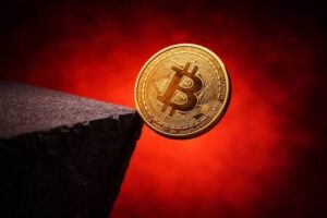 يدخل البيتكوين منطقة الخطر | هل سيتكرر التاريخ مع انخفاض بنسبة 50%؟