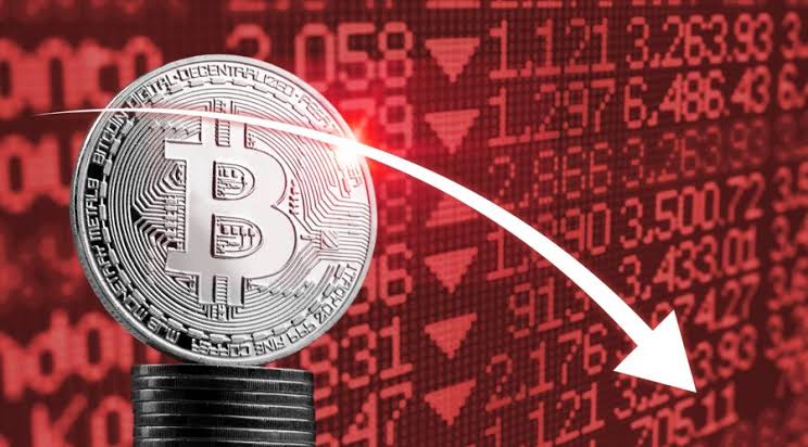 يدخل البيتكوين منطقة الخطر | هل سيتكرر التاريخ مع انخفاض بنسبة 50%؟