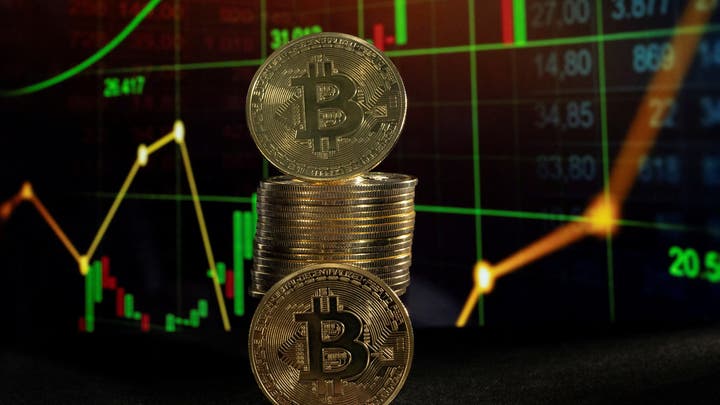ارتفاع البيتكوين والعملات البديلة.. والمحللون يحذرون من مستويات التصفية