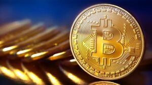 ارتفاع البيتكوين والعملات البديلة والمحللون يحذرون من مستويات التصفية
