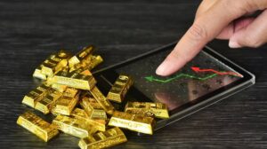 تراجع أسعار الذهب قرب 4300 دولار بفعل جني الأرباح